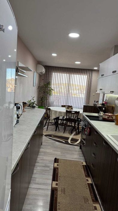 Продава се Четиристаен апартамент в Силистра, Юг - 95 кв.м за 687 €/кв.м - Снимка #1