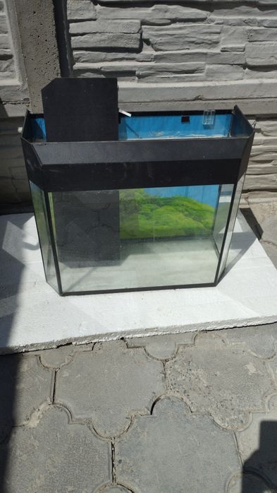 Продам аквариум  с крышкой
