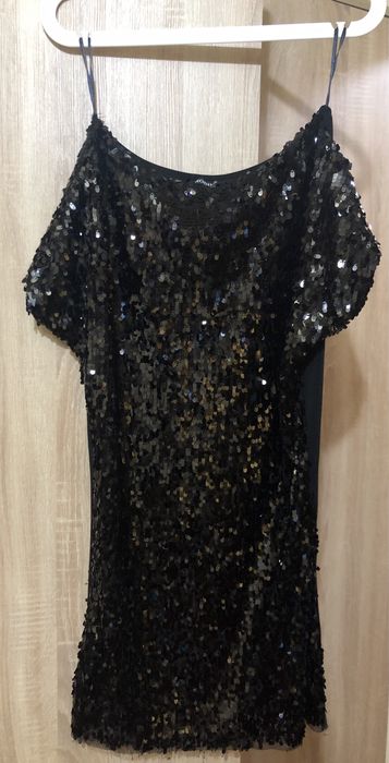 Vand rochie de ocazie neagra cu paiete