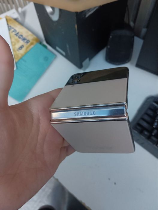 Samsung galaxy z flip 4