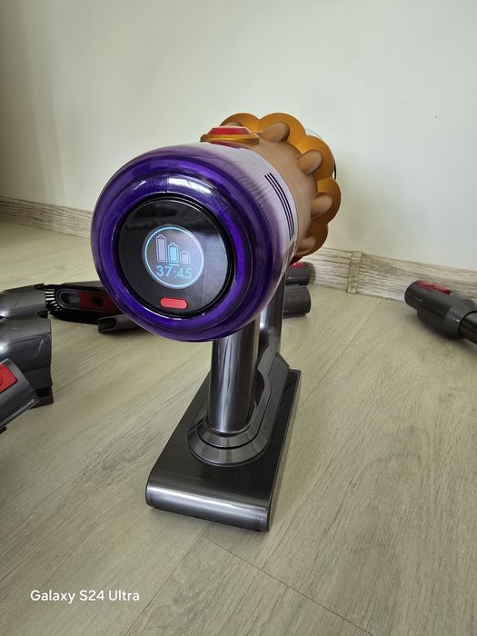 Вертикална прахосмукачка Dyson V12 slim absolute