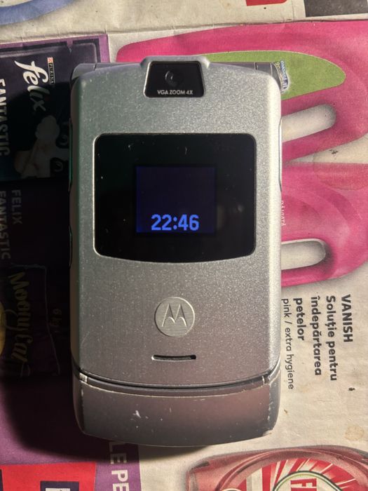 telefon de colectie motorola v3 stare buna