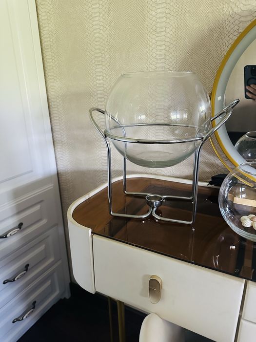 Acvariu rotund , bol pentru pesti , deosebite  pentru pesti cu suport  de inox