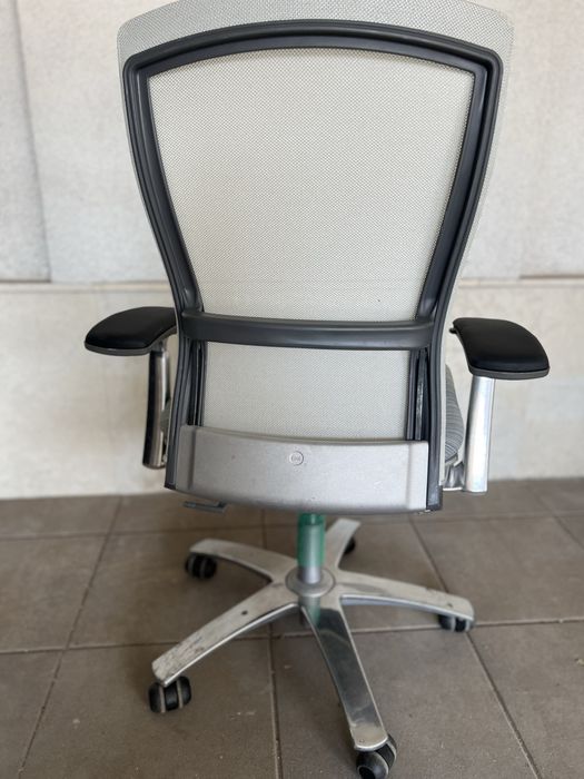 Ергономичен офис стол Knoll Life