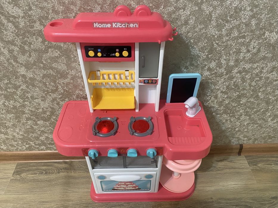 Игрушка кухня.