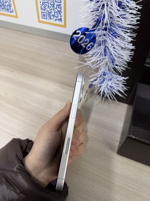 Срочно продам айфон 16