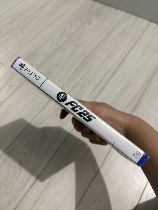 ПРОДАМ Fifa 25 на PS 5