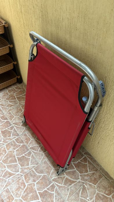 Сгъваем шезлонг в червено