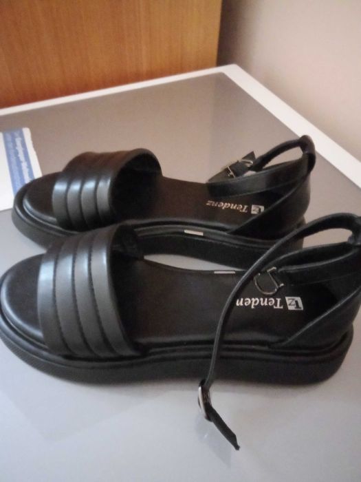 Дамски сандали и чехли