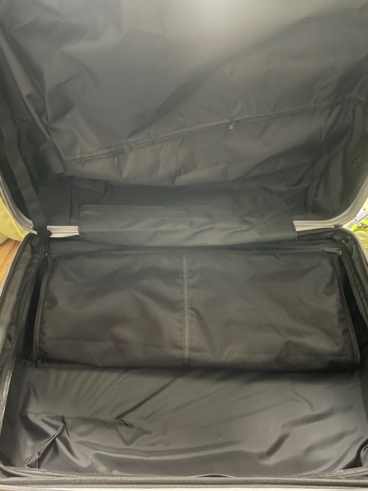 Чемодан почти новый