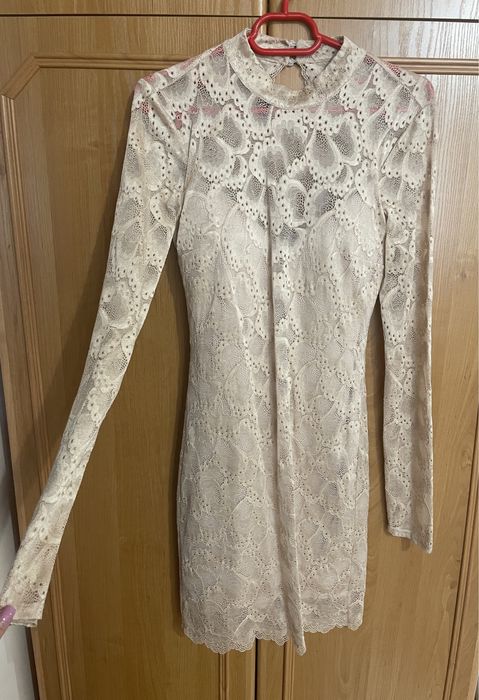 Rochie de dantela