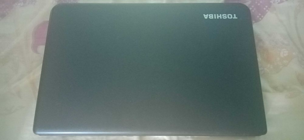 Продавам ЛАП ТОП Toshiba...