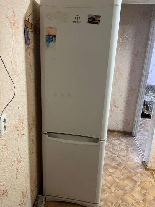 Продам холодильник