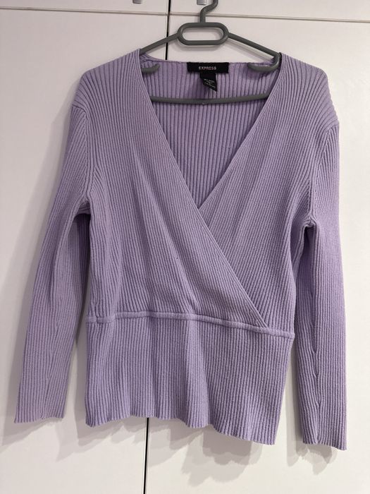 Лилав пуловер