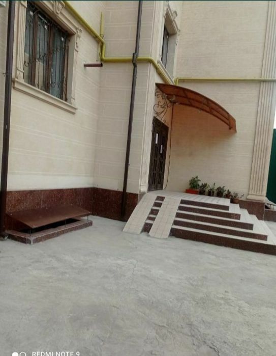 Шошилинч ! Тичлик метро 3 хона 100 кв новостройка уй сотилади