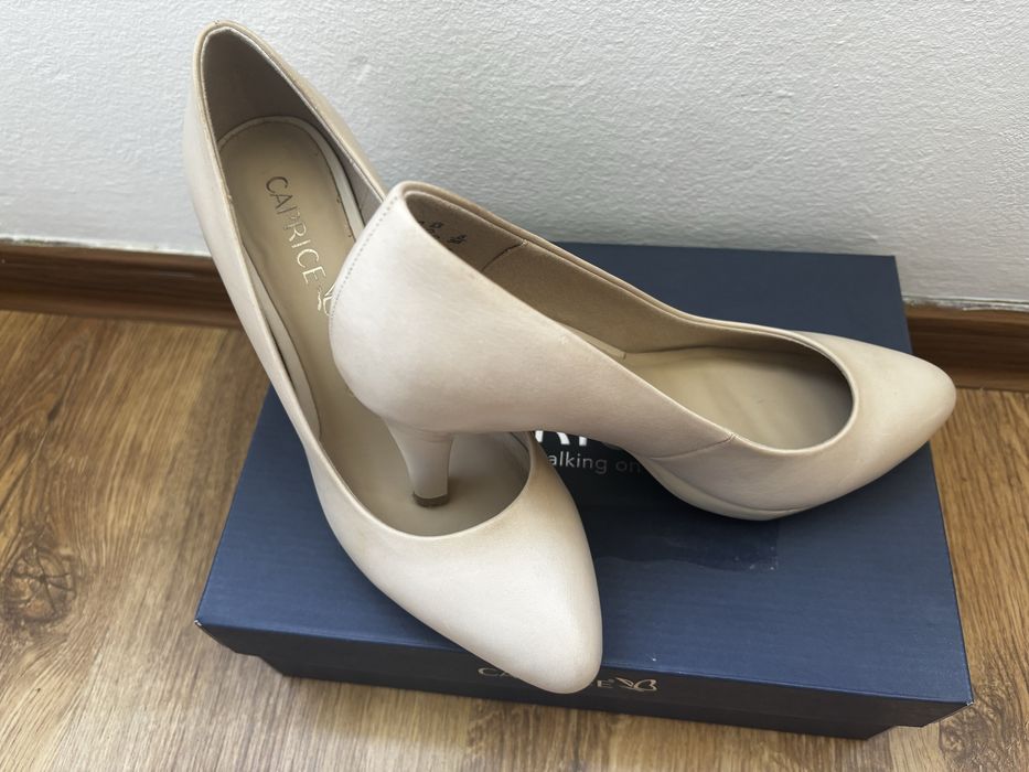 Pantofi Caprice  eleganti de piele