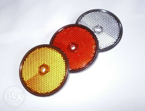 Светлоотразители, различни размери.