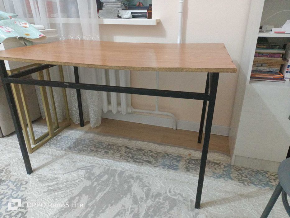 Продам стол кухонный