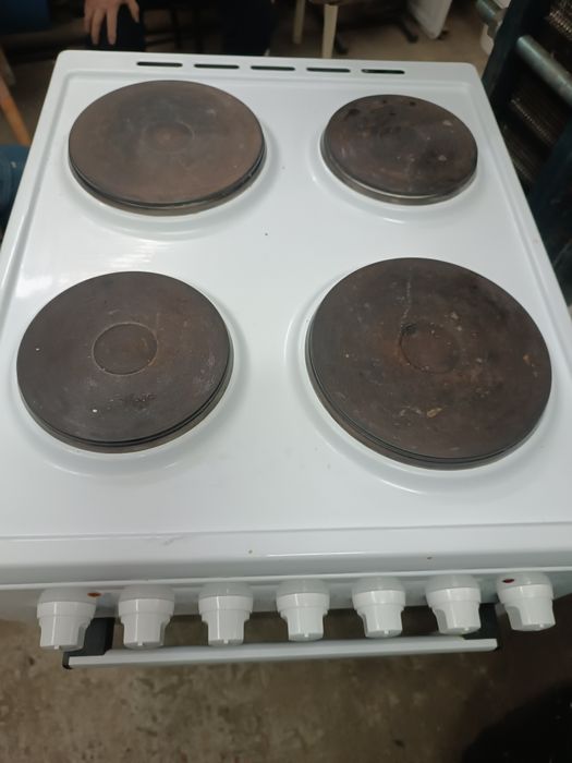 Продаётся электроплита Дарина