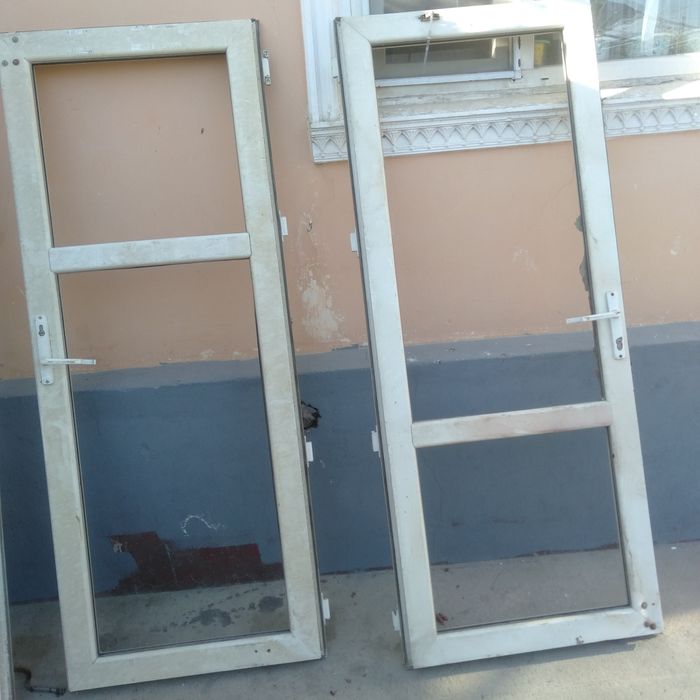 Пластик  есык  2  штук