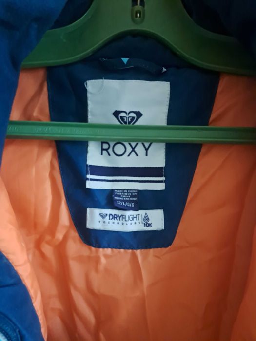 Зимно яке Roxi за 11-12г. Подходящо за ски Отлично състояние 30 евро