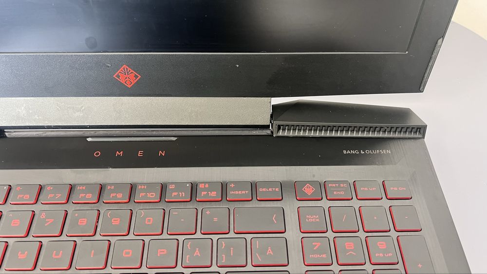 Laptop gaming HP Omen 15 i7 Gen7 / GTX – DEFECT – pentru piese / reparație