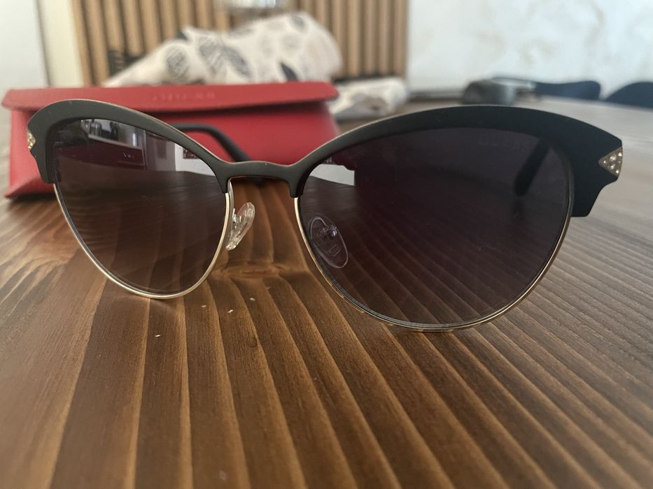 Слънчева очила Guess