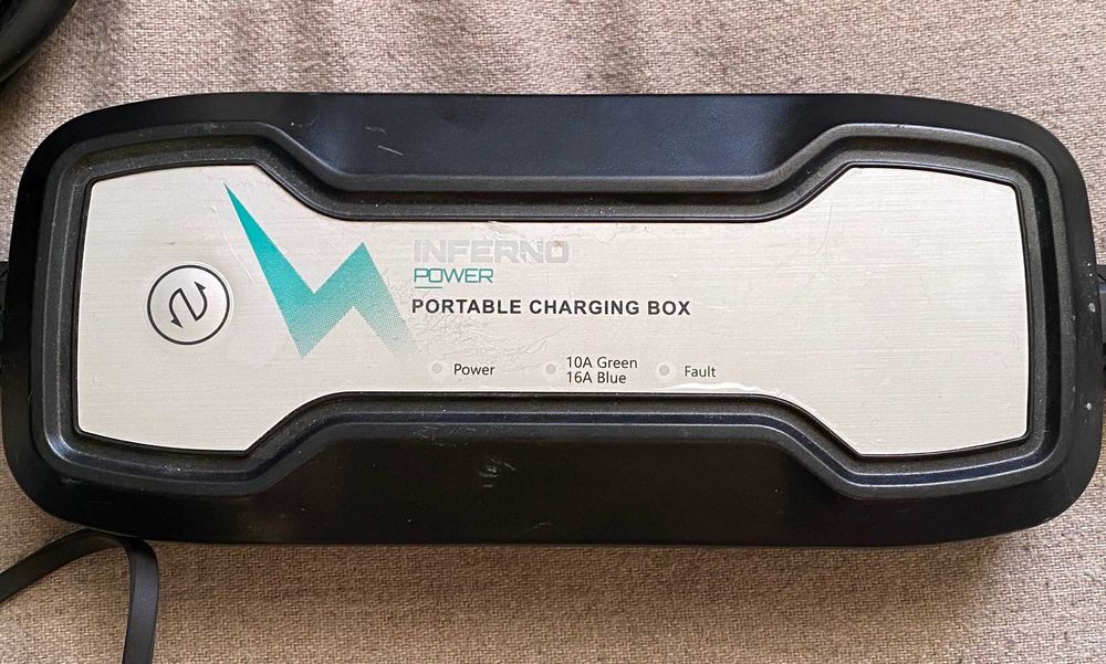 Încărcător portabil EV Inferno Power 230V 10A 16A comutabil, IP66