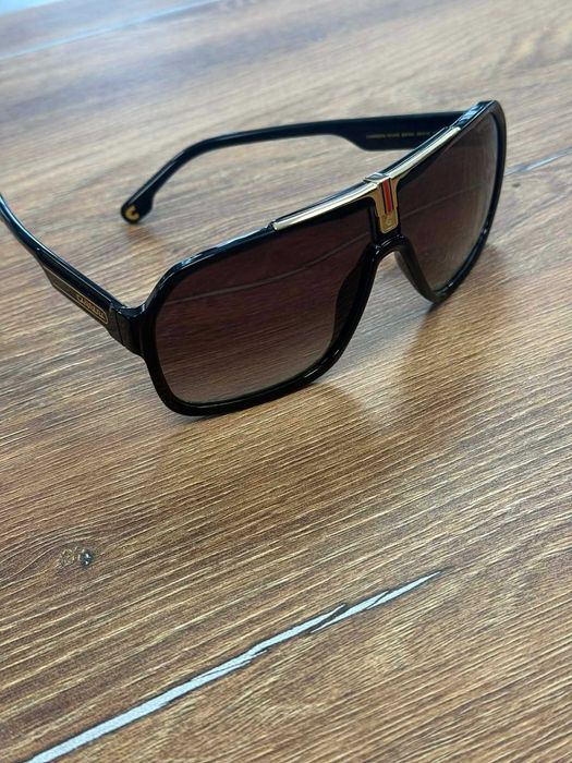 Продавам слънчеви очила CARRERA.