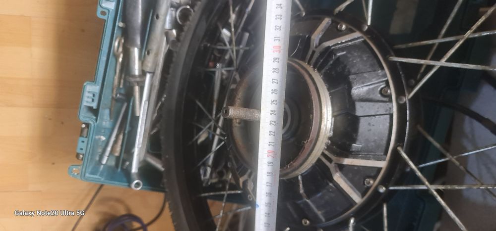 Vând roata bicicleta