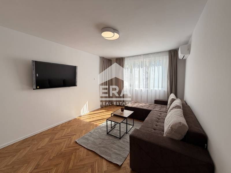 Стилен четиристаен обзаведен  апартамент след основен ремонт за продаж