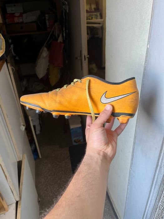 Футболни бутонки Nike Mercurial. Оранжеви на цвят!