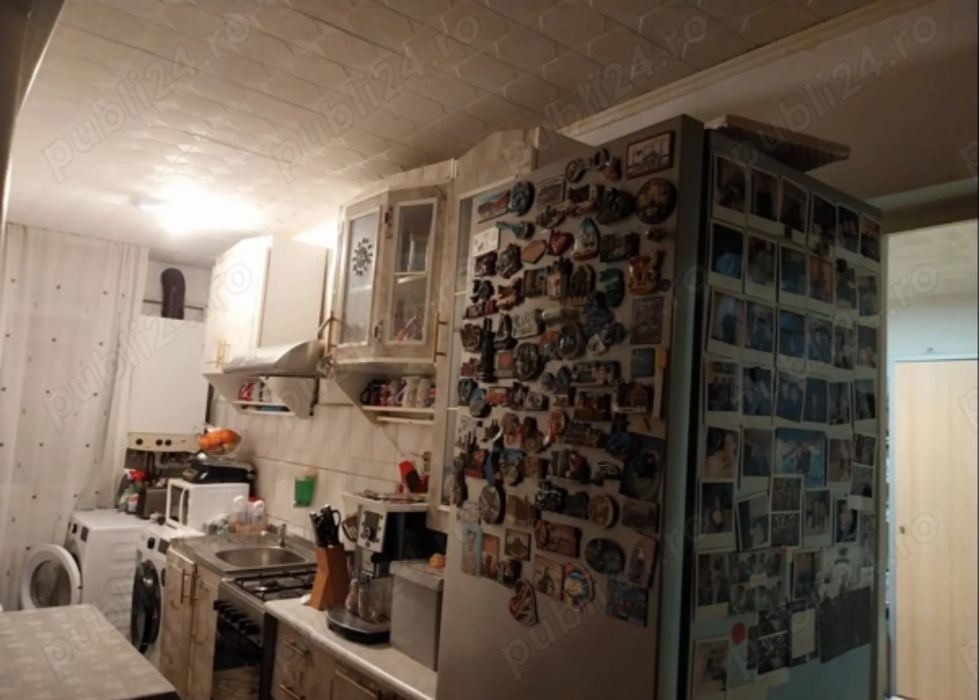 Vând apartament 3 camere semi-decomandat Str. Rozelor nr. 6