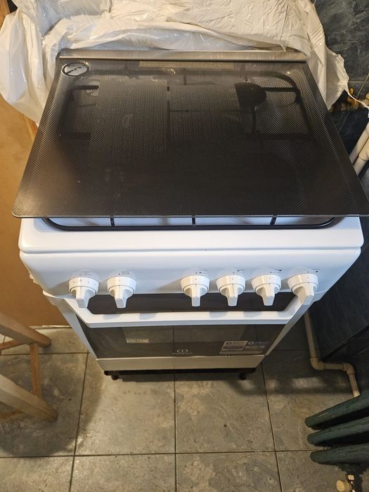 Aragaz Indesit nou