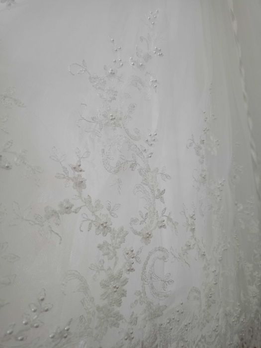 Rochie de mireasa cu crinolină și corset