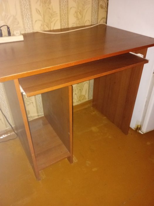 Стол компьютерный