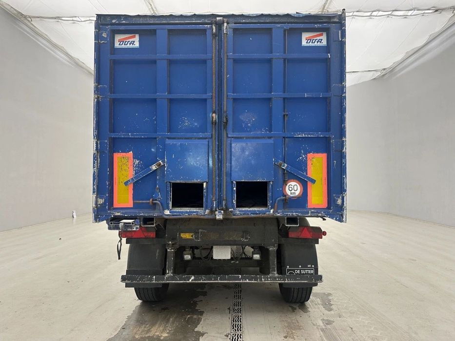 Remorca agricola basculabila  cereale