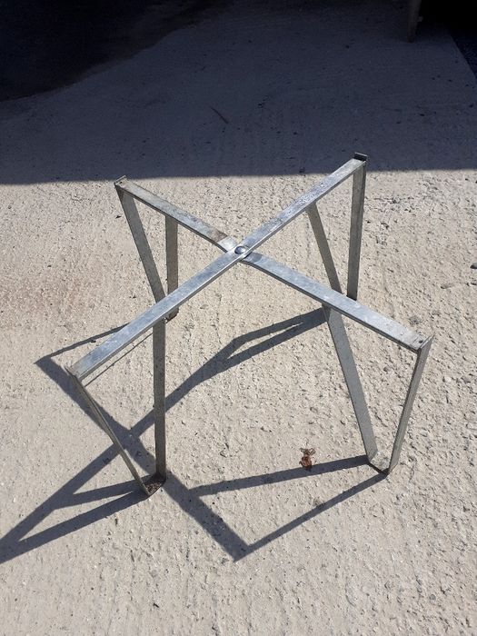 Стойки за неръждаем съд за вино.