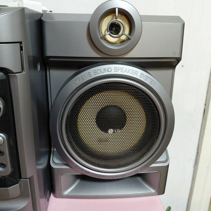 Продам муз центр LG .работает