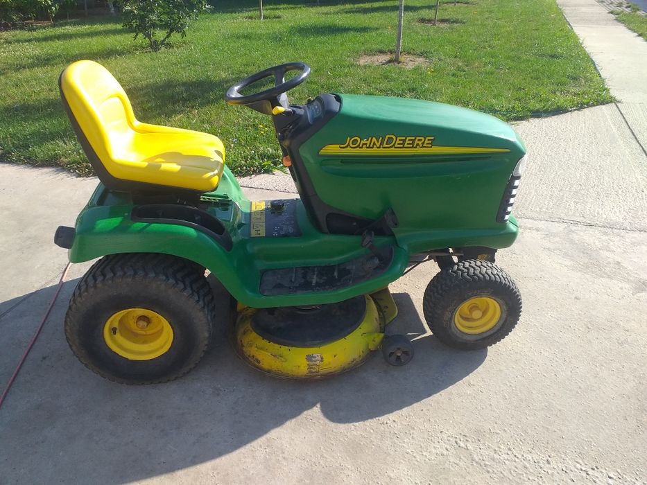 Tractoras tuns iarba