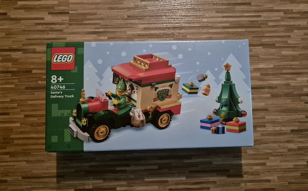 LEGO Camionul de livrare al lui Mos Craciun 40746, 224 piese