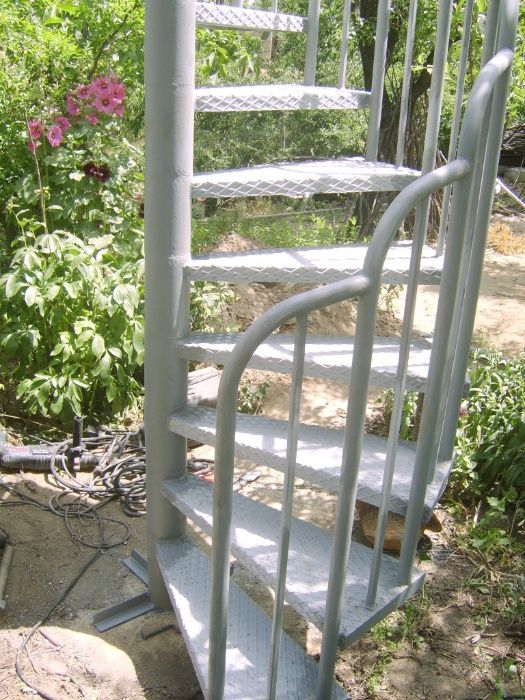 Метални конструкции - врати, решетки, парапети, огради и др.