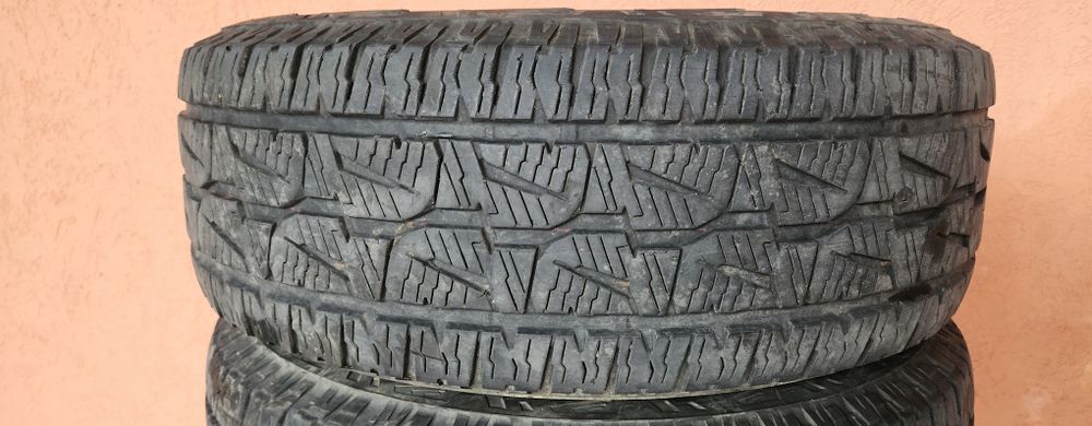 BRIDGESTONE A/T шины всесезонные комплект