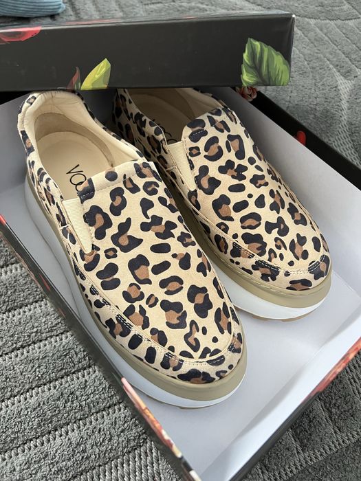 Обувки от естествен велур