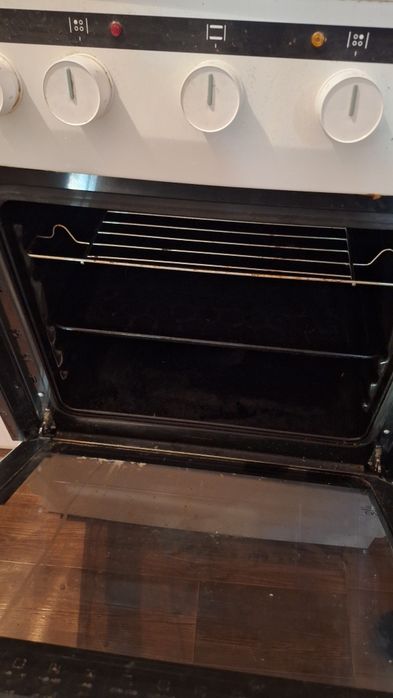 Продам эл.плиту Hansa 60*60