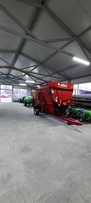 Кормораздатчик (кормосмеситель)