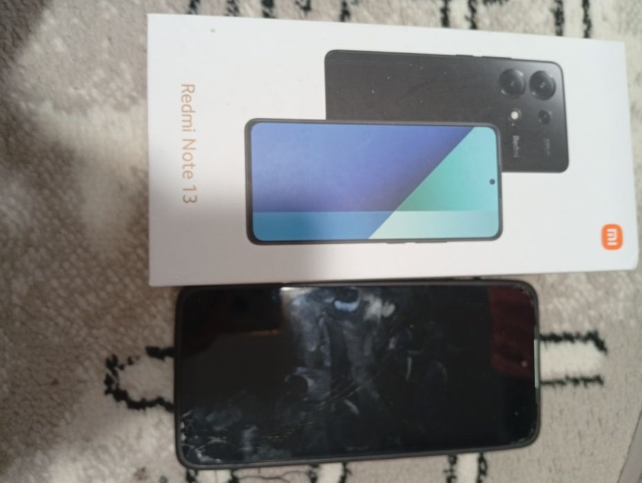 Комплект телефонов + аксессуары - недорого