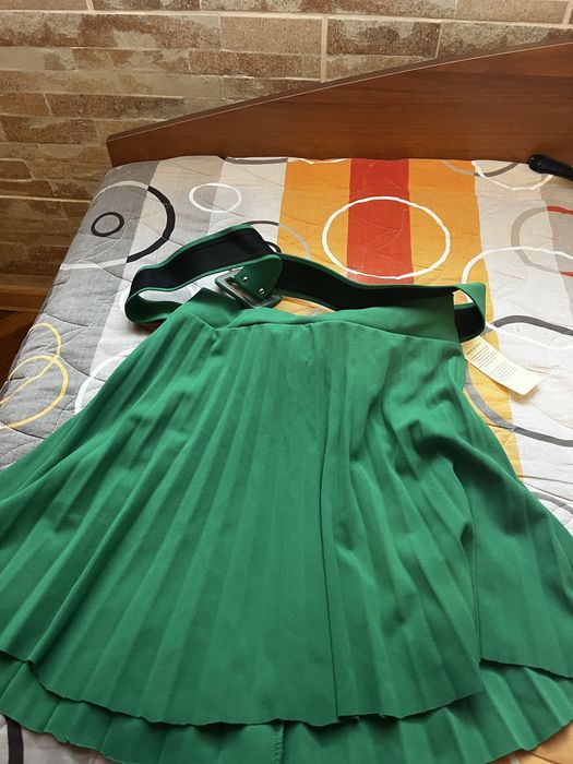 Зелена пола S размер