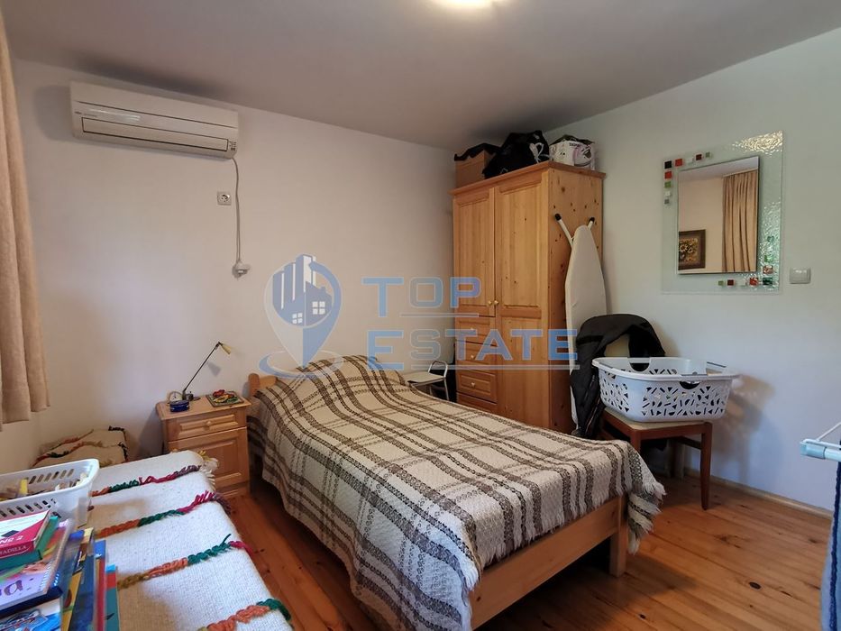 Новопостроена обзаведена къща с три спални и локално парно в село Сла