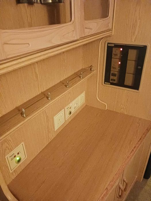 Vind urg rupota cu 2 axe din 2000 cartea anglia  intreaga  6 pers